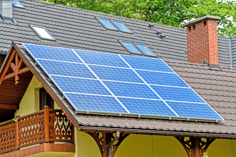 chauffagiste-COMPS SUR ARTUBY-min_solar-panels-1477987